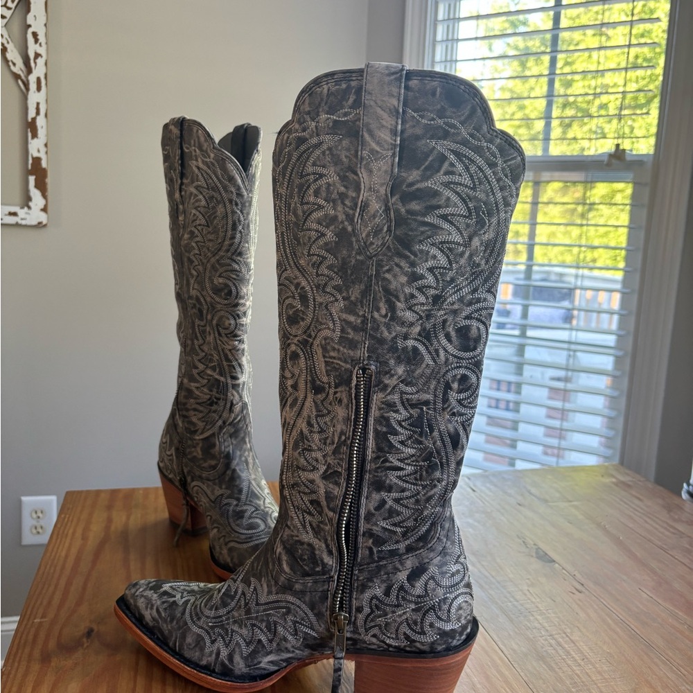 Embroidered Gray Western Zip-Up Cowboy Boots
